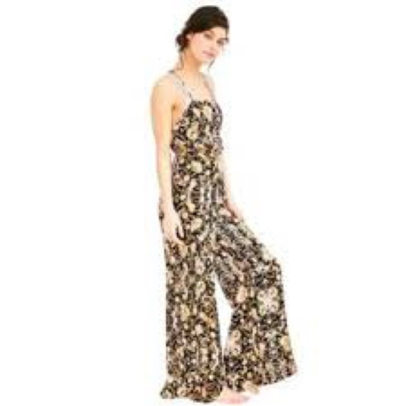 Evereve Pants - Evereve Black and Cream Floral Print Jumpsuit